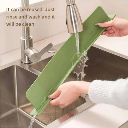 Silicone Sink Splash Guard With Suction – Flexible Water Splash Stopper for Kitchen & Bathroom Faucets, Countertops & Cleaning Protection